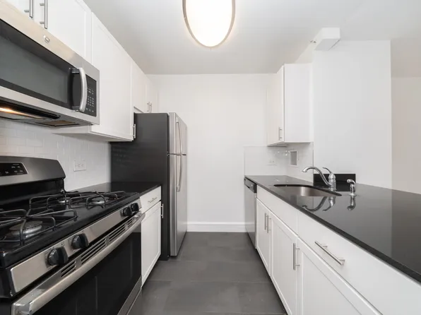 140 Riverside Boulevard image 7 of 22