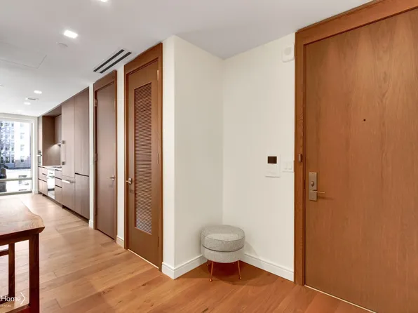 200 East 21st Street image 14 of 48