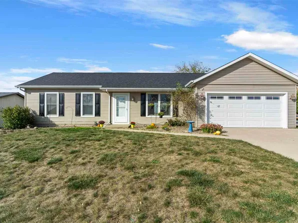 4600 Orchard Dr NW, Cedar Rapids, IA 52405