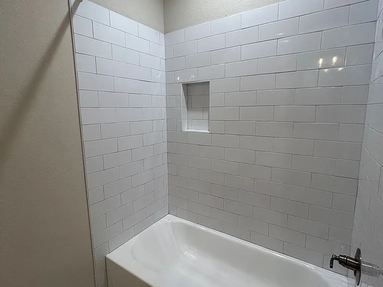 1713 Fabian Dr — Photo 5