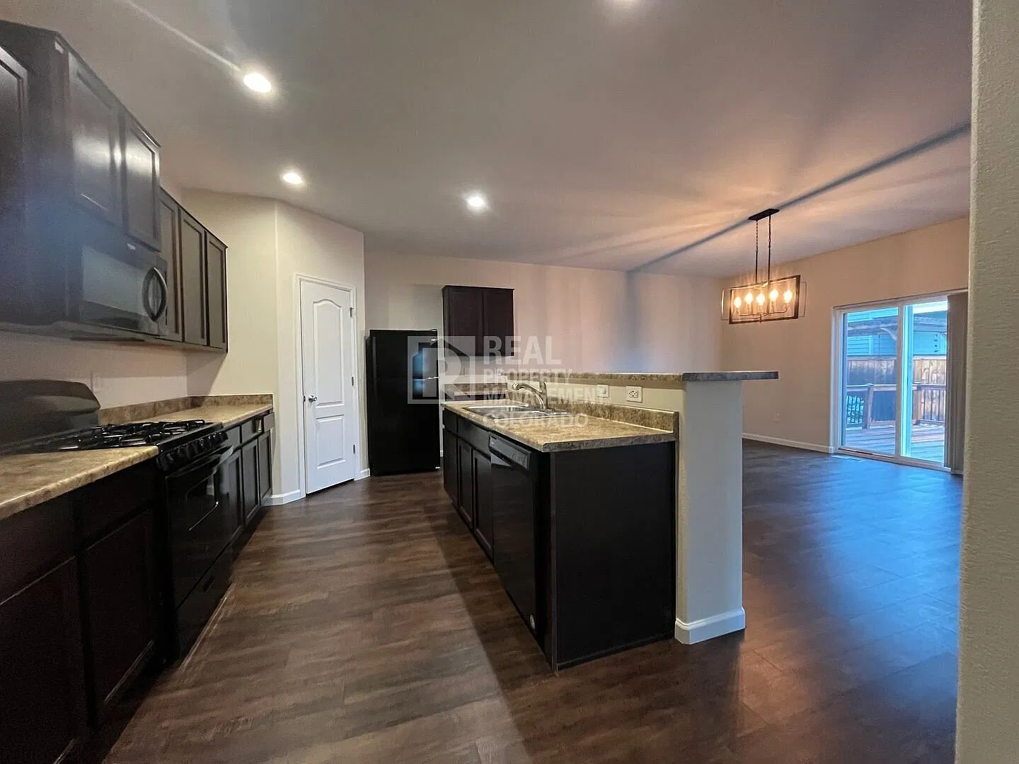 Mountain Views & Pet-Friendly Home Available Now! — Photo 4