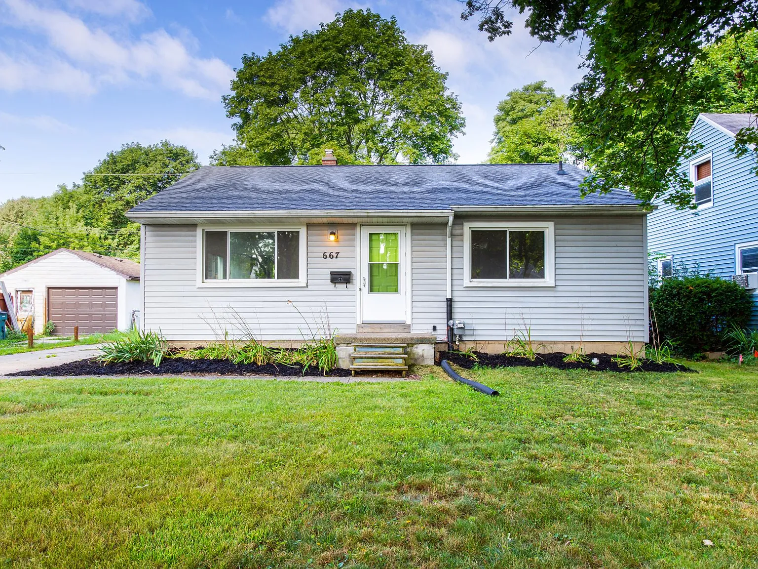 4 bed, 1020 sqft, $3,000 — Photo 1