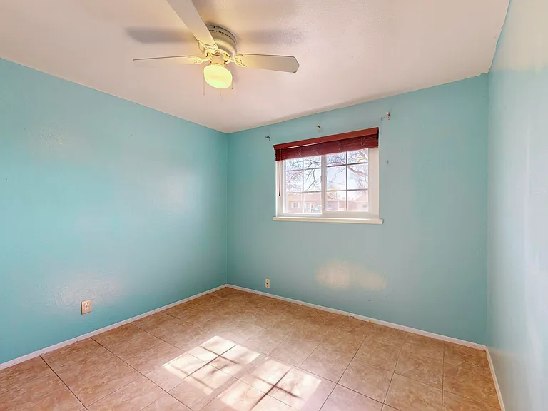11517 Ralph Ave NE — Photo 2