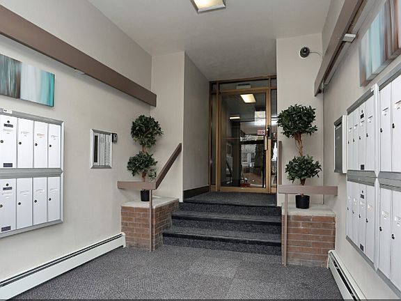 2nd image of 2332 N Oakland Ave #201