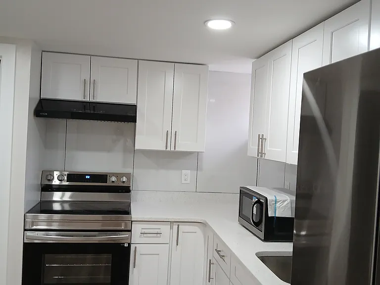 93 Clunie Ave #BASEMENT — Photo 14