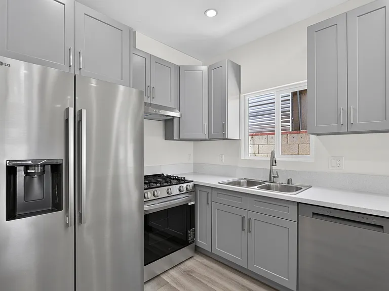 1911 N Manning St — Photo 16