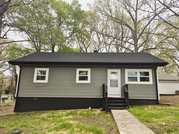 112 3rd St, Brookneal, VA 24528