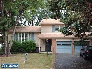 2nd image of 121 Thornhill Rd