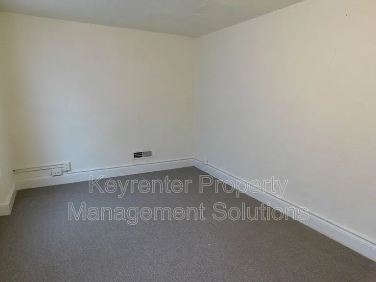 811 E Beverly St #B — Photo 6