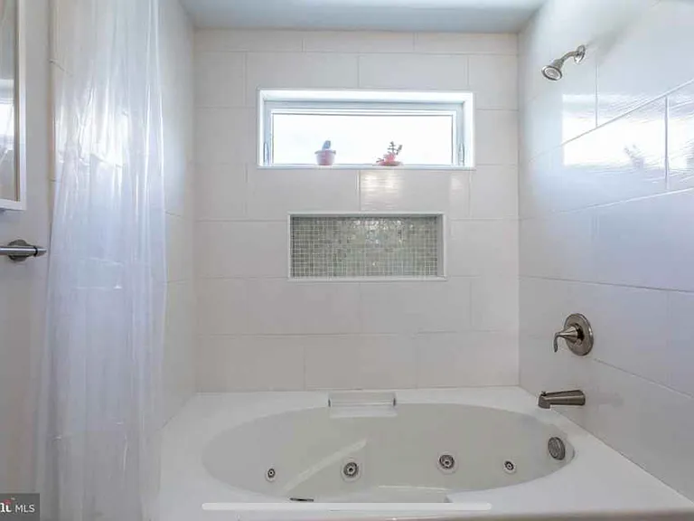 869 N 5th St — Photo 13