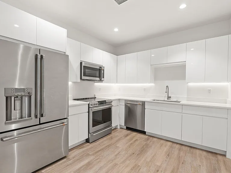41 SW Seminole St #204 — Photo 11