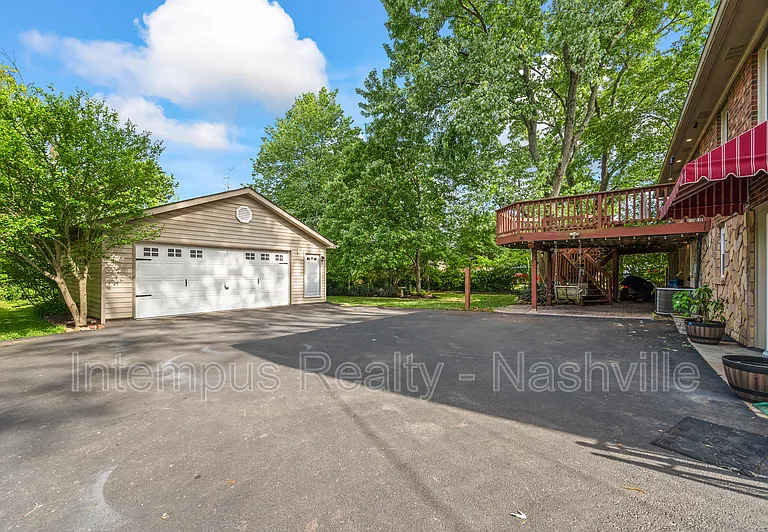 7020 Bonnamere Dr — Photo 30