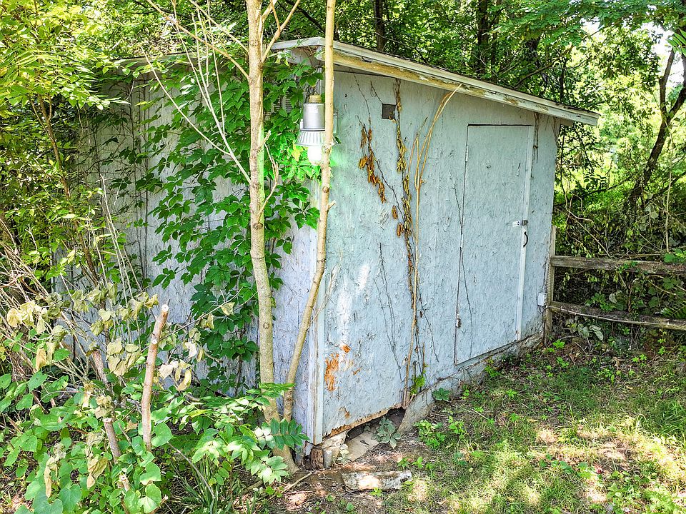 19th image of 111 Elvin Shirley Rd