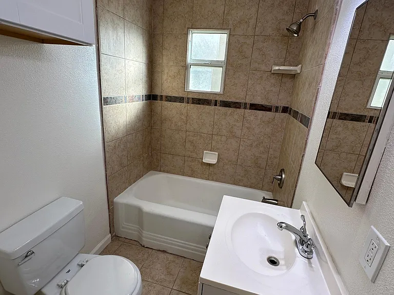 1125 Monterey Ave #5 — Photo 11