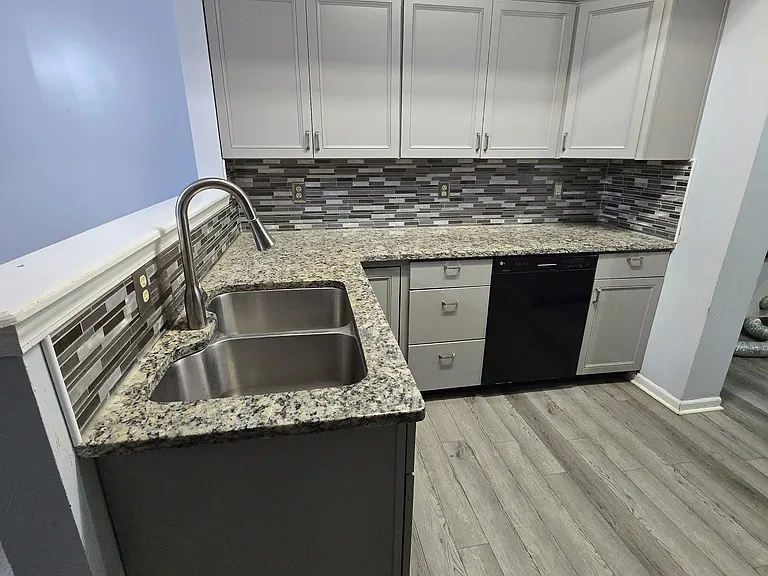 5152 Stanhope Ln — Photo 3