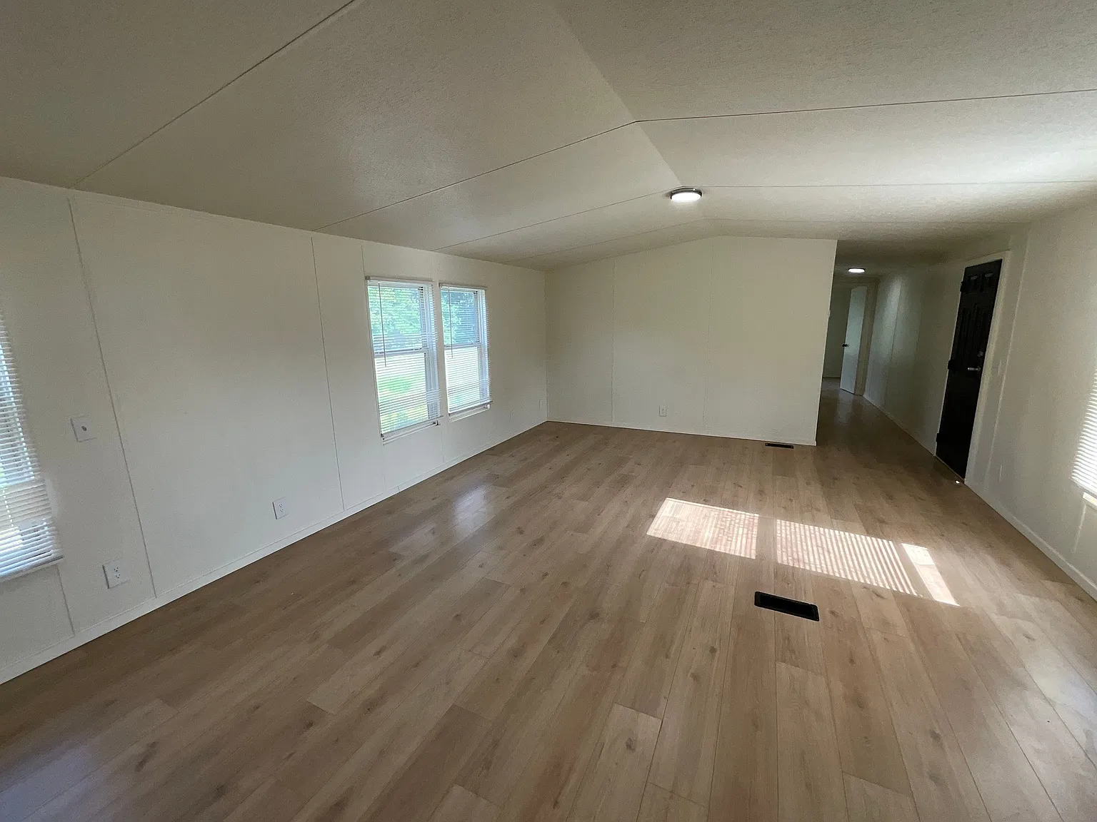 3 bed, 1250 sqft, $1,250 — Photo 4