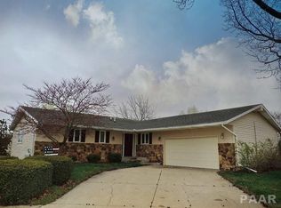 2102 Wildwood Dr, Pekin, IL