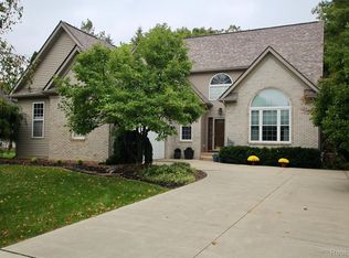 16498 Vintage Dr, Fenton, MI 48430