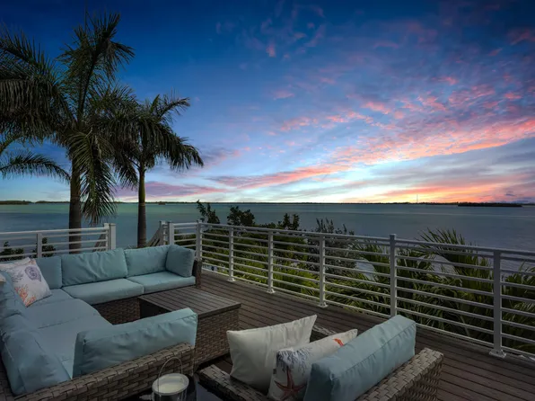 17387 Dolphin St E, Sugarloaf, FL 33042