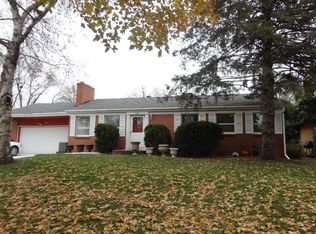 2626 Southlawn Dr, Saint Paul, MN 55109