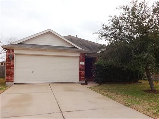 1819 Manor Dr — Photo 1