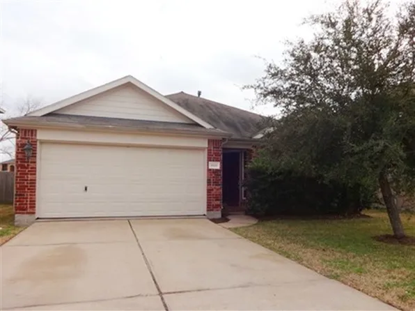 1819 Manor Dr, Baytown, TX 77521