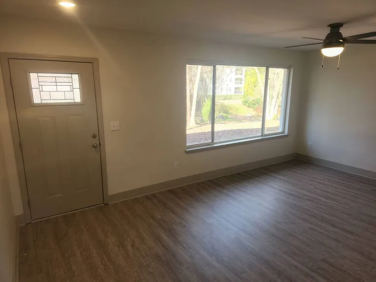 Emory Woods Apartments — Photo 12