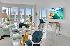 2 bed, 2.0 bath, 1356 sqft, $4,400 — Photo 4