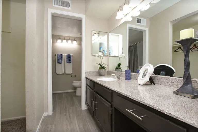 Waterford Grove Apartments — Photo 8