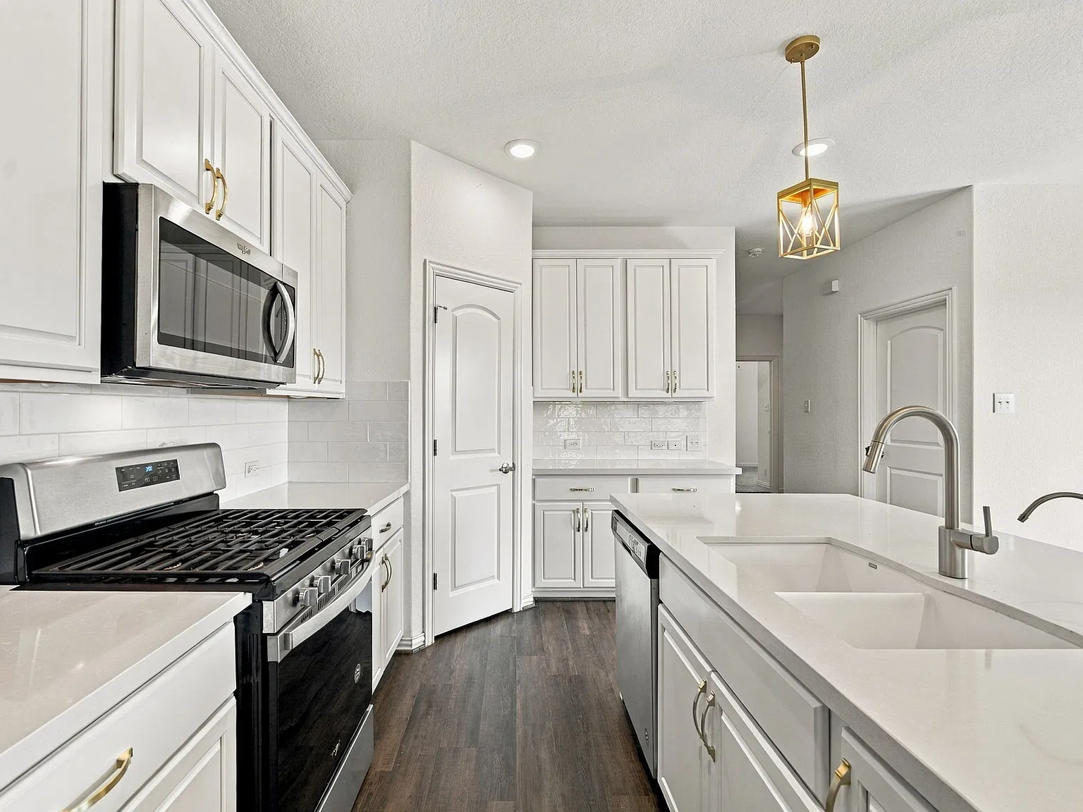 5 bed, 9722 sqft, $2,450 — Photo 4