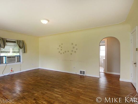 5th image of 1404 Arcadia Dr NE