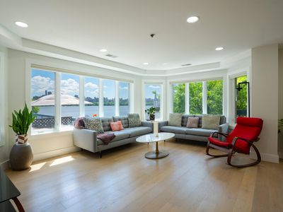 301 Stockton Ct, Edgewater, NJ, 07020