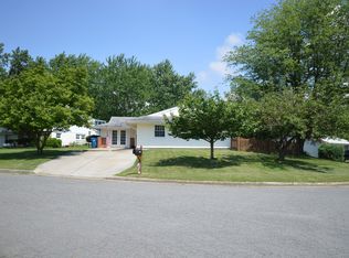 800 S Roanoke Ct, Sterling, VA 20164