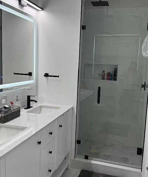 513 Live Oak Ln — Photo 11