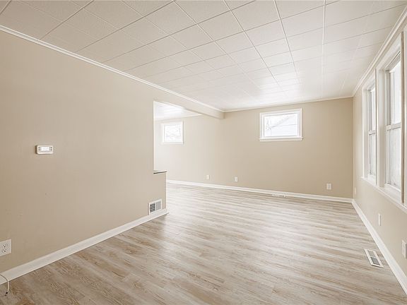 4th image of 171 Mercer Ave