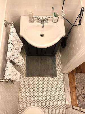 Rented by LJ Sloane Management | media 72