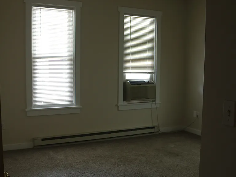 206 N 4th St #1 — Photo 8