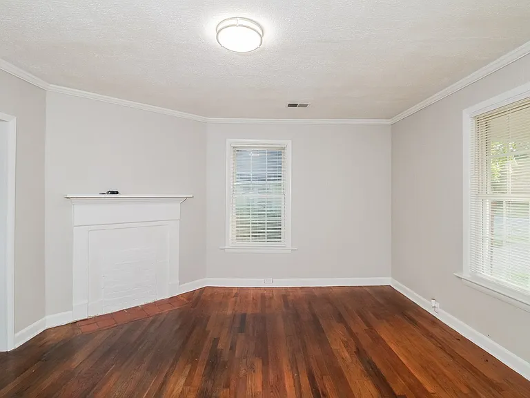 1494795_019_living_room_12931563.jpg