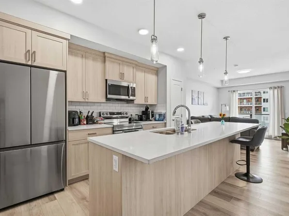 33 W Carringham Gate NW #3207, Calgary, AB T3P 2H6