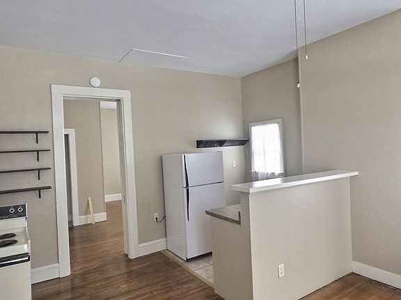 2nd image of 1029 W Wayne St #C