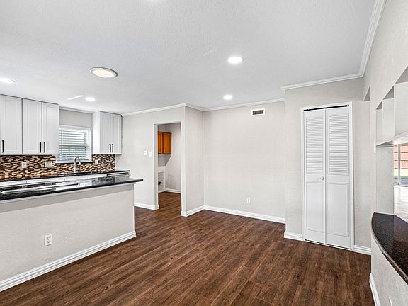 5th image of 913 Harvest Glen Dr