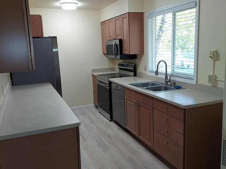 2404 S Hills Dr #3 — Photo 3
