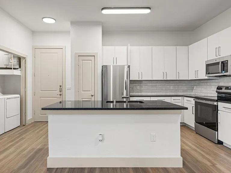 Maple District Lofts — Photo 15
