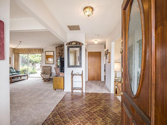 4th image of 210 Briarwood Dr
