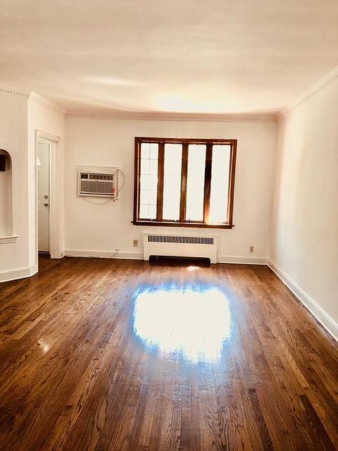 1st image of 7512 Utopia Pkwy N