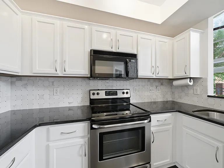 200 S Dawson St — Photo 9