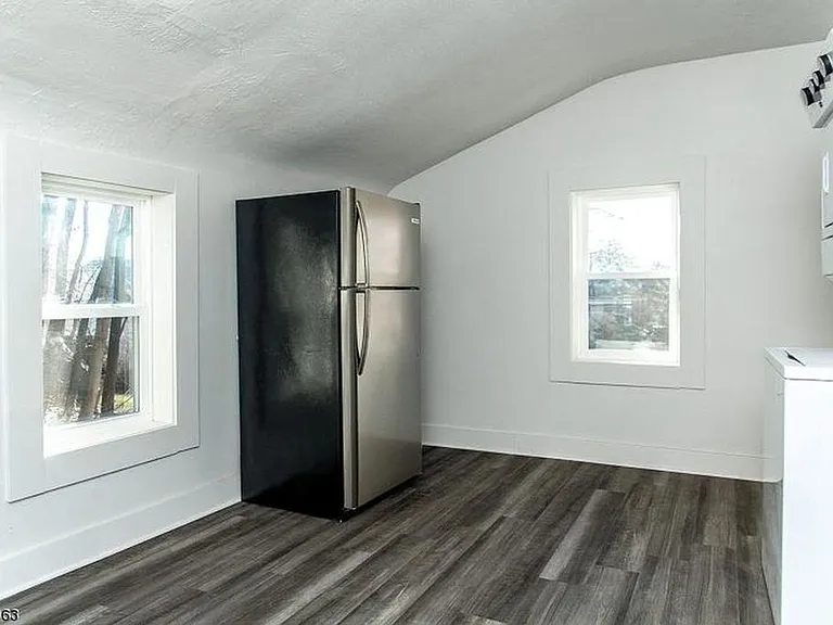 42 W Main St — Photo 4