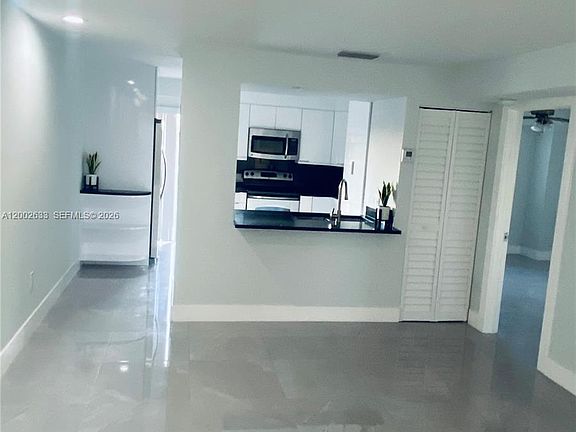5th image of 199 SW 12th Ave APT 501-C