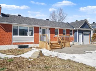 35 Withrow Ave, Ottawa, ON K2G2H7