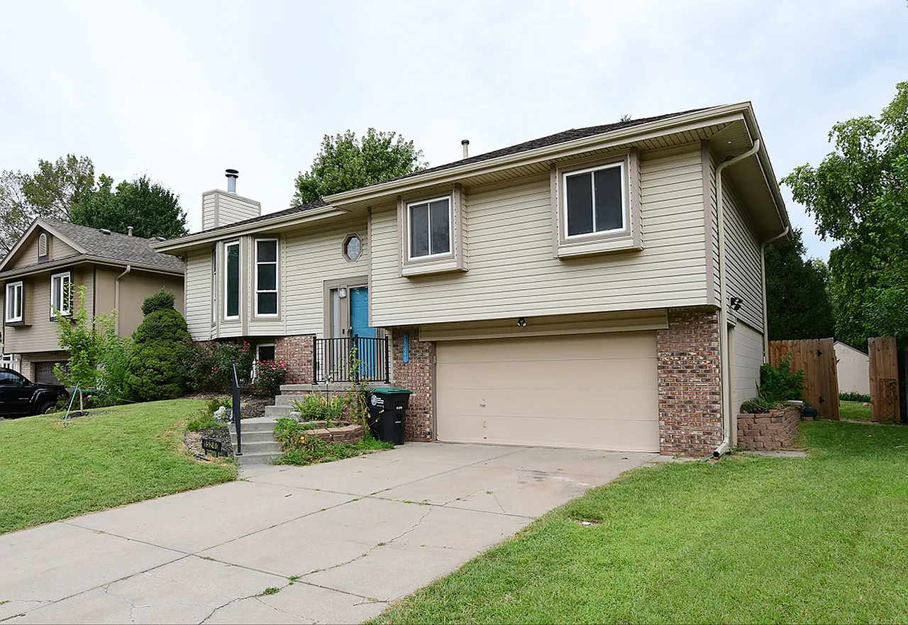 4 bed, 1606 sqft, $2,600 — Photo 2